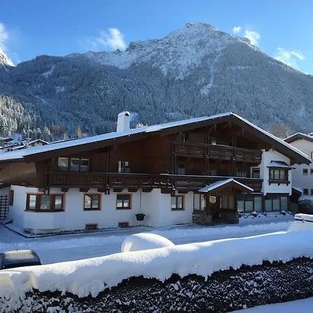 Kofler Ferienwohnungen,zimmer Apartament *